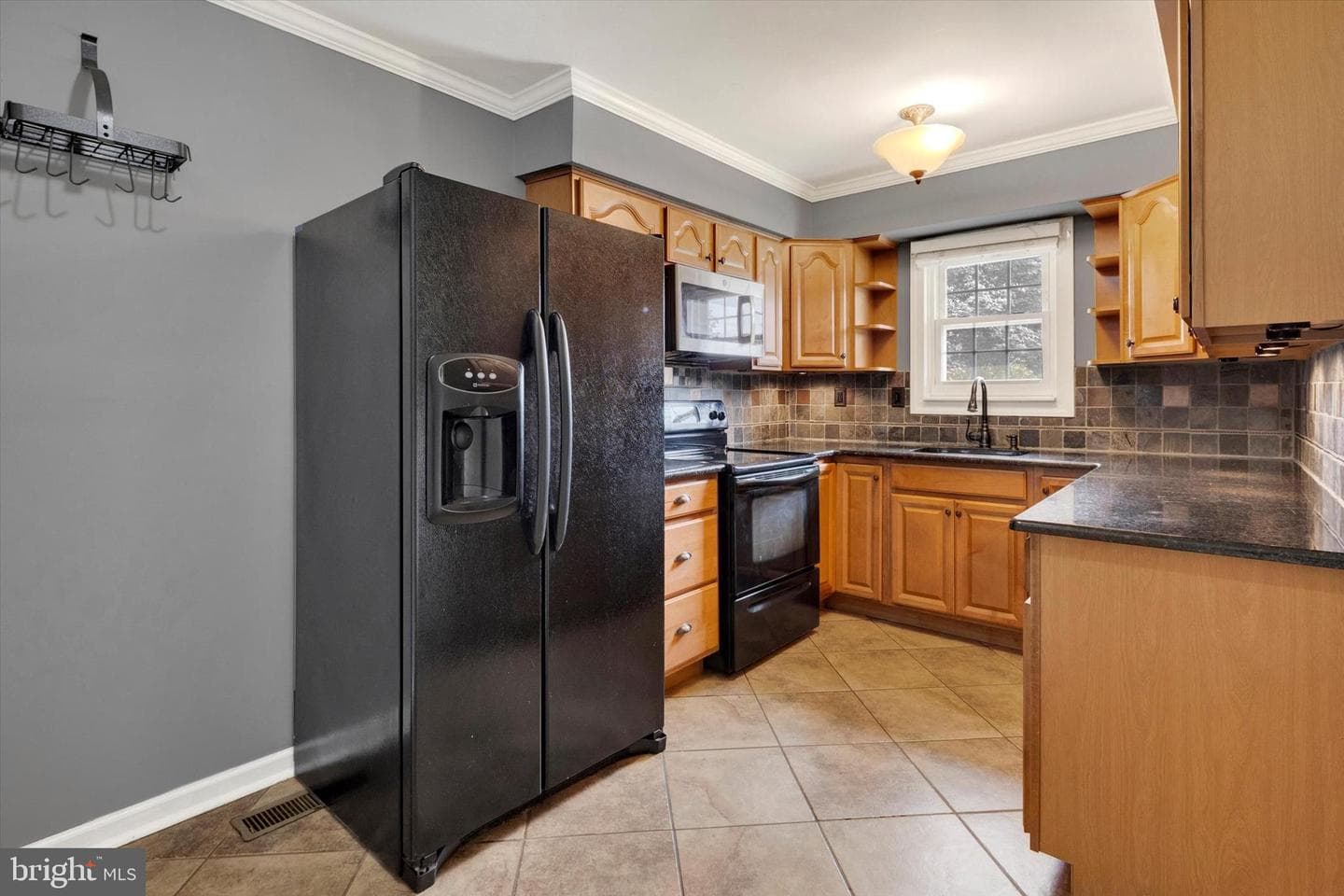 330 Carlyn Court photo 5