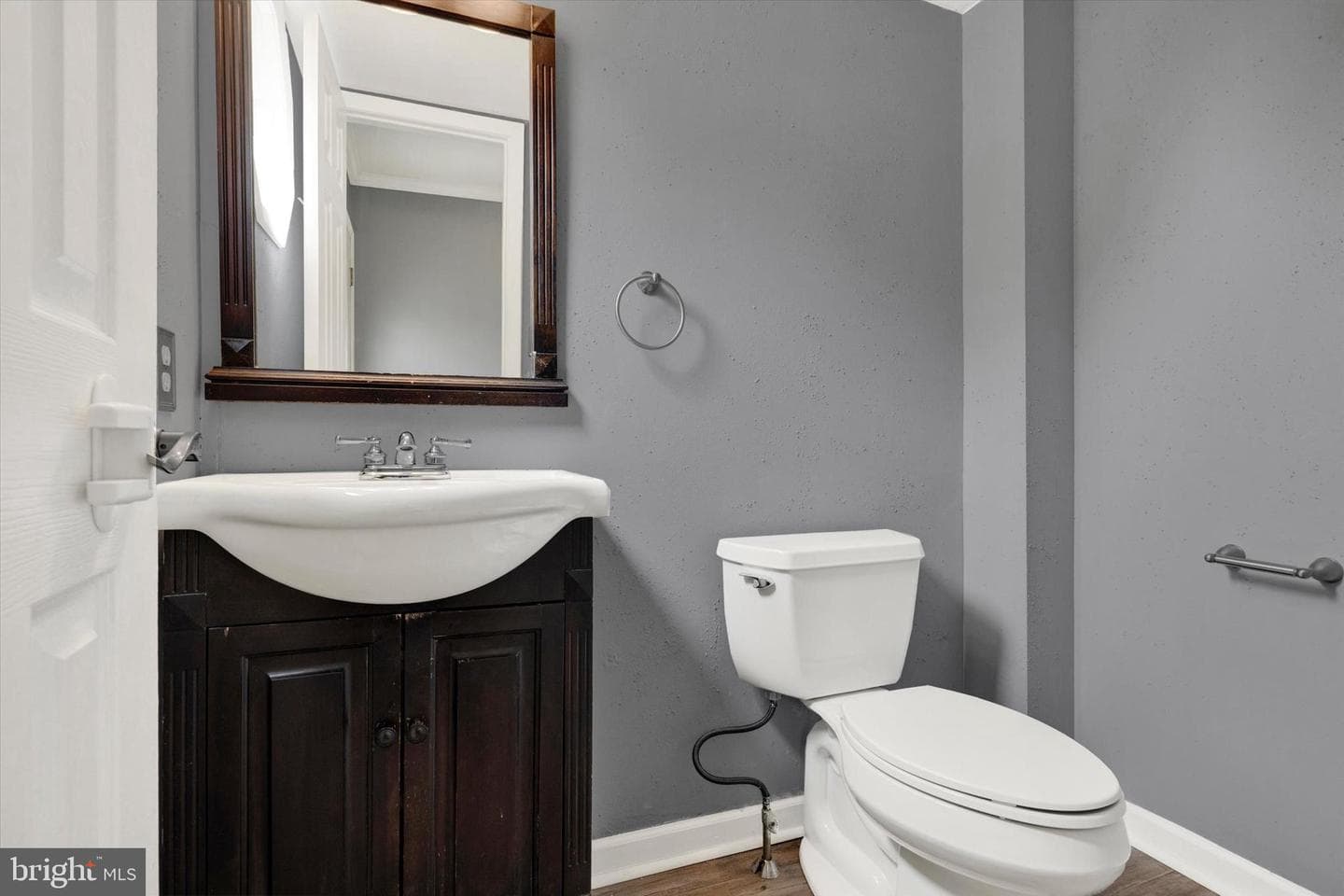 330 Carlyn Court photo 7