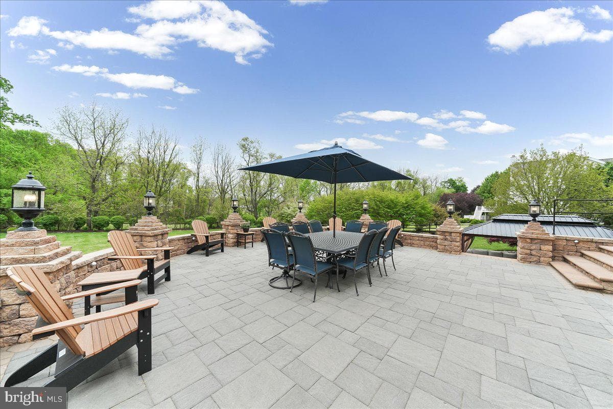 86 Mccormick Way photo 5