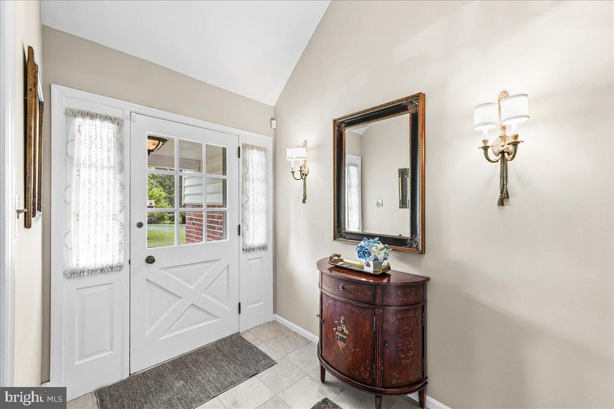 1026 Waltham Road photo 5