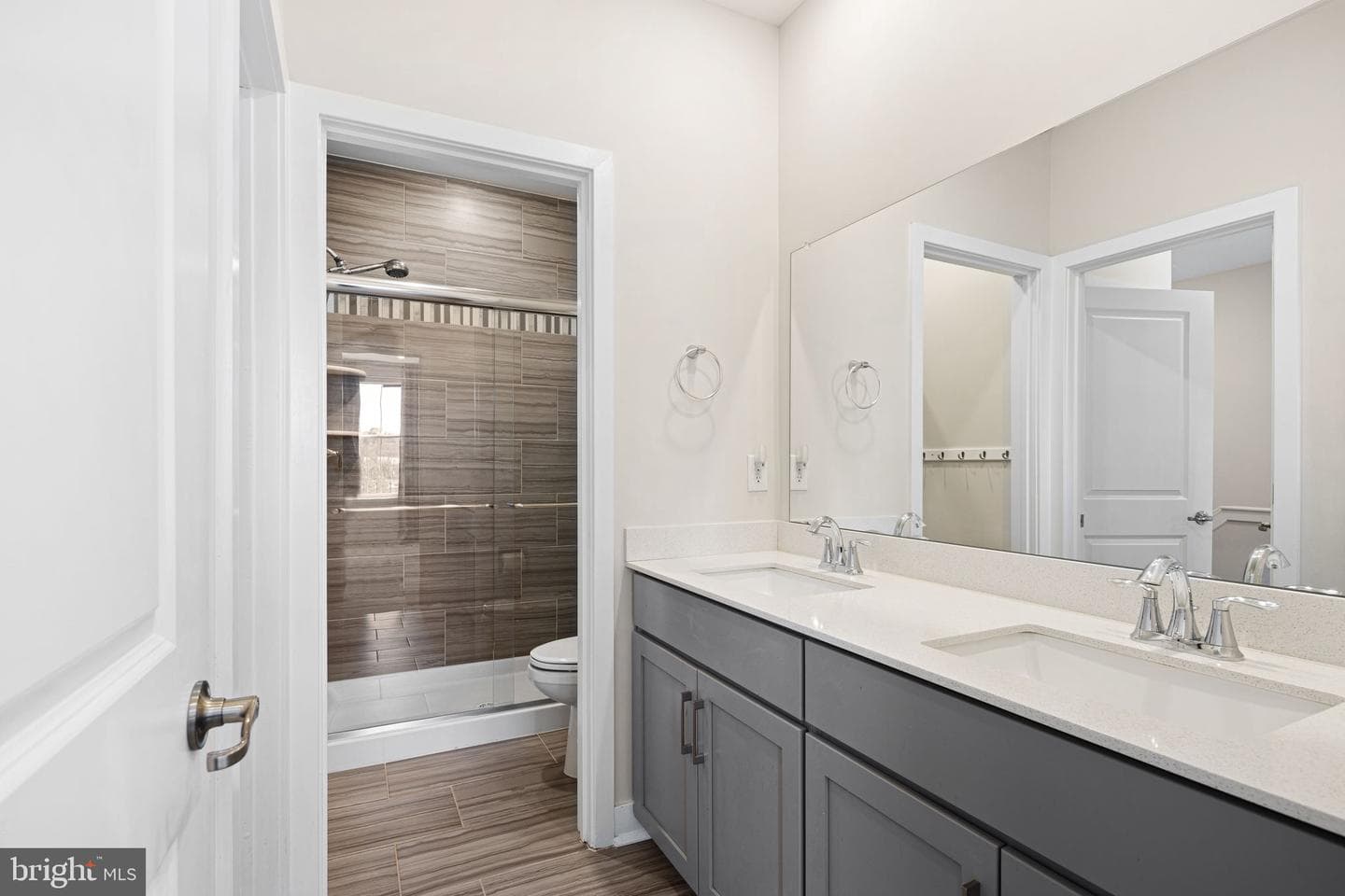 369 Foundry Street photo 10