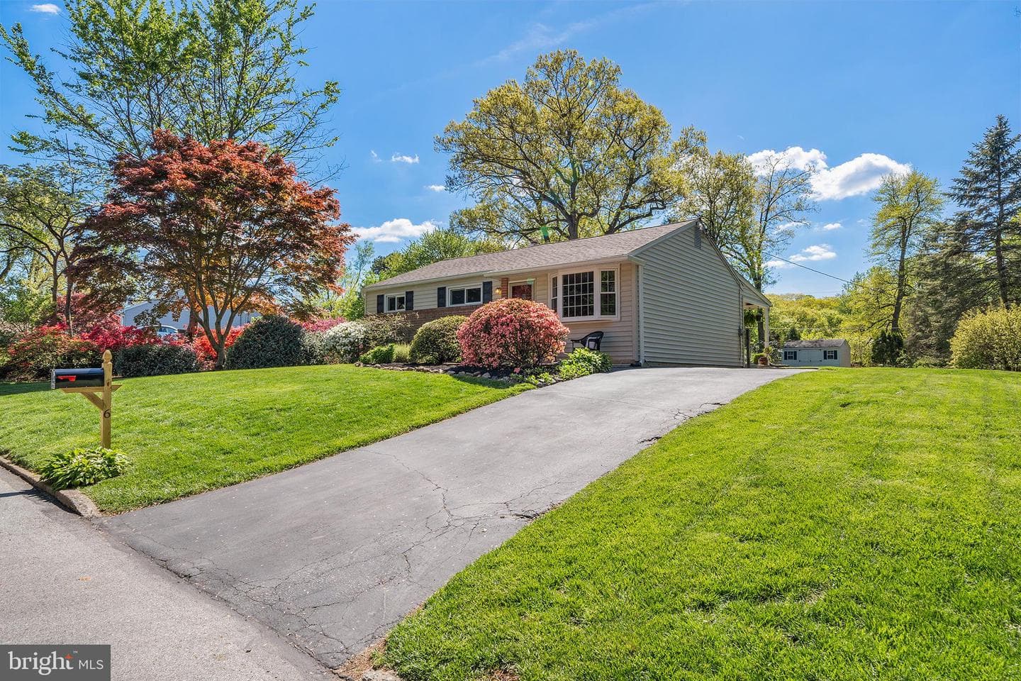 6 Diane Drive photo 3