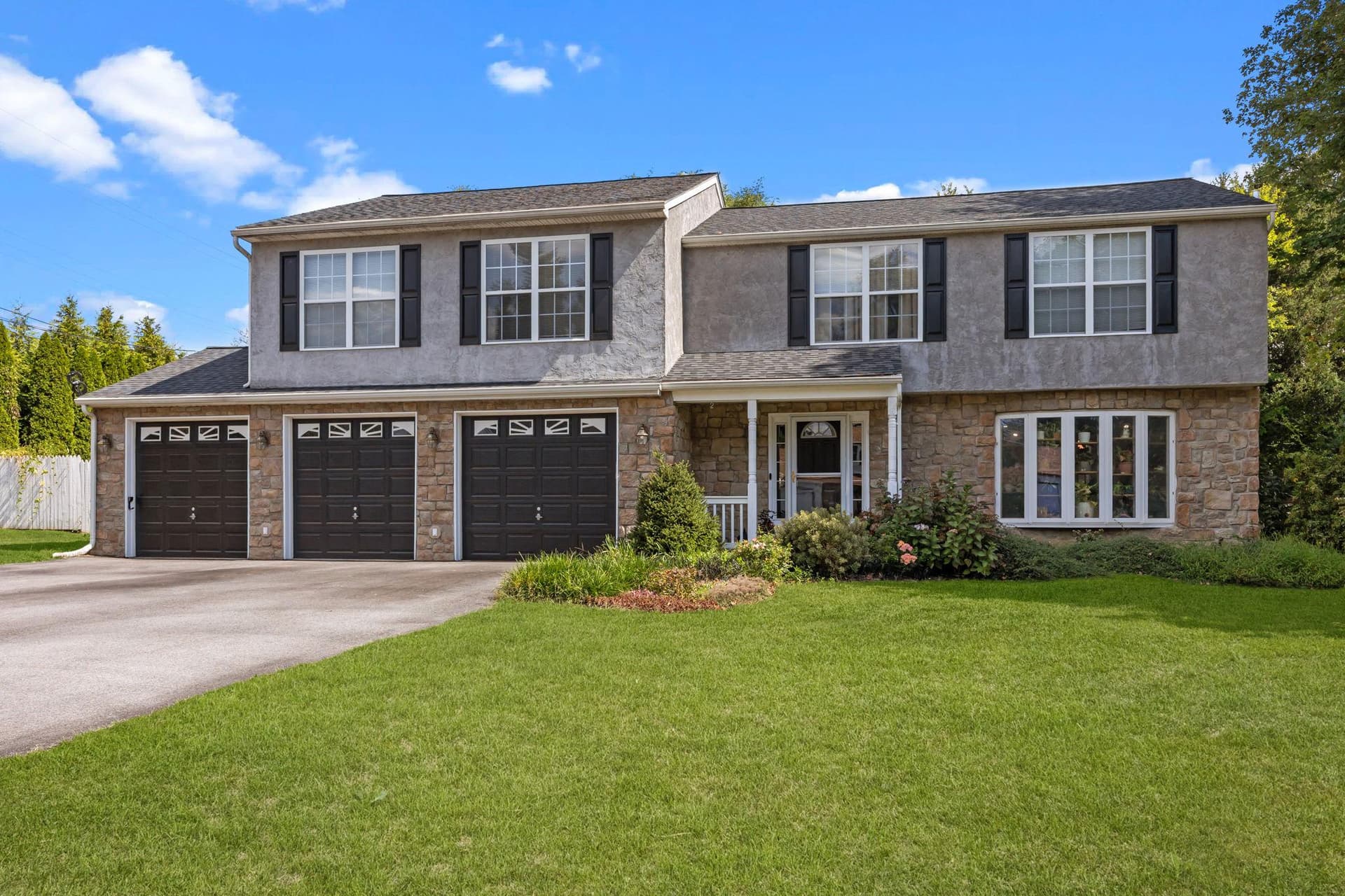 2 Buckingham Drive