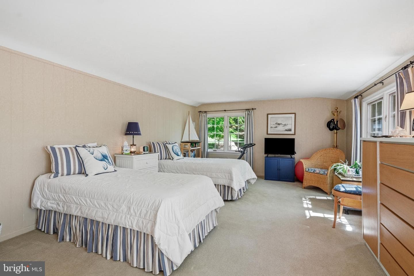 388 Castlewood Drive photo 47