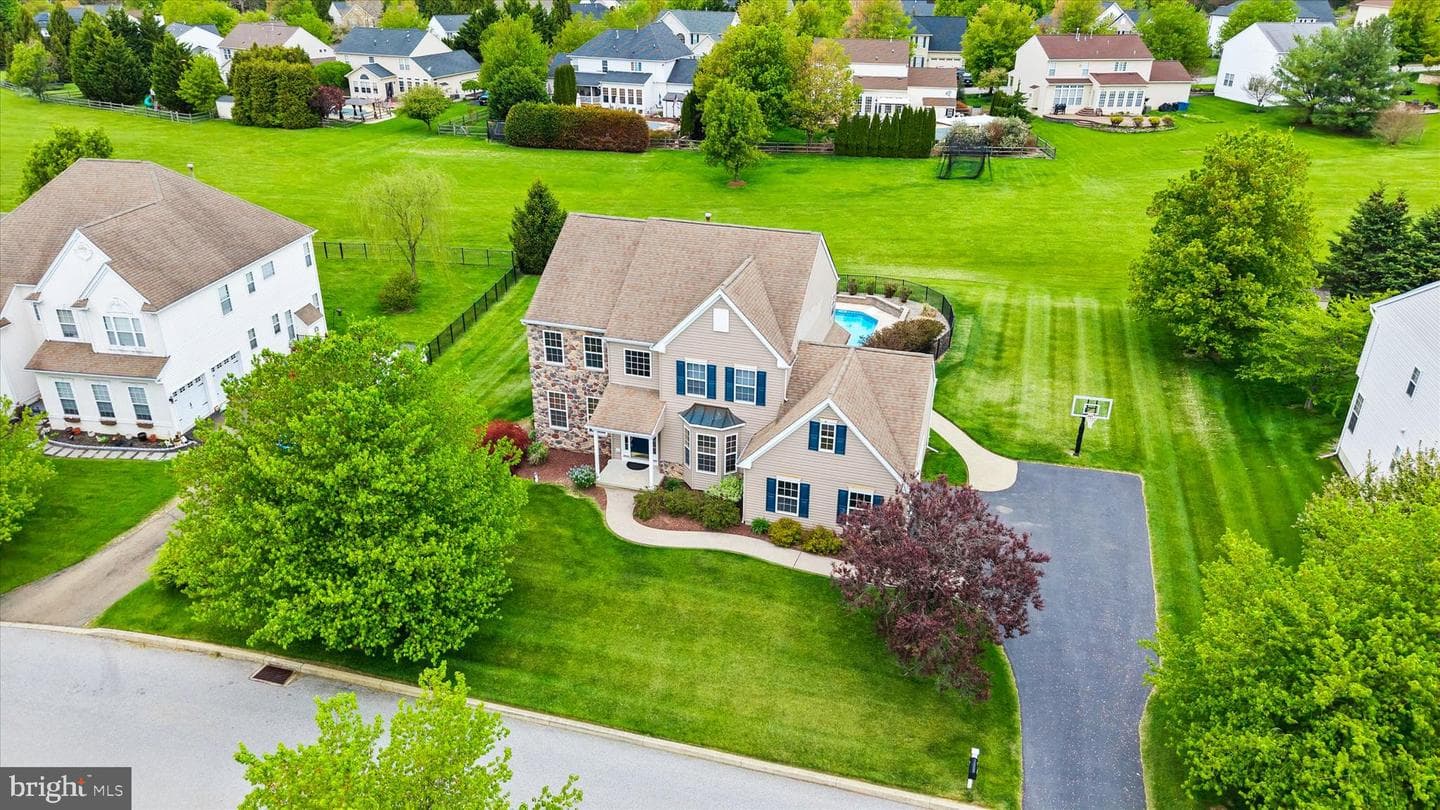 17 Allsmeer Drive photo 3