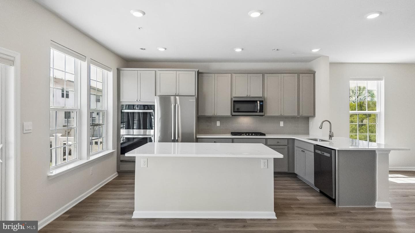 250 Smithworks Boulevard photo 12