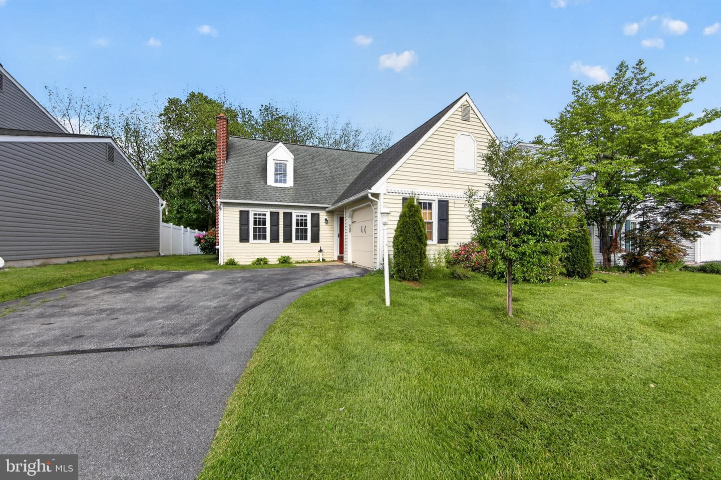 192 Plaza Drive photo 3