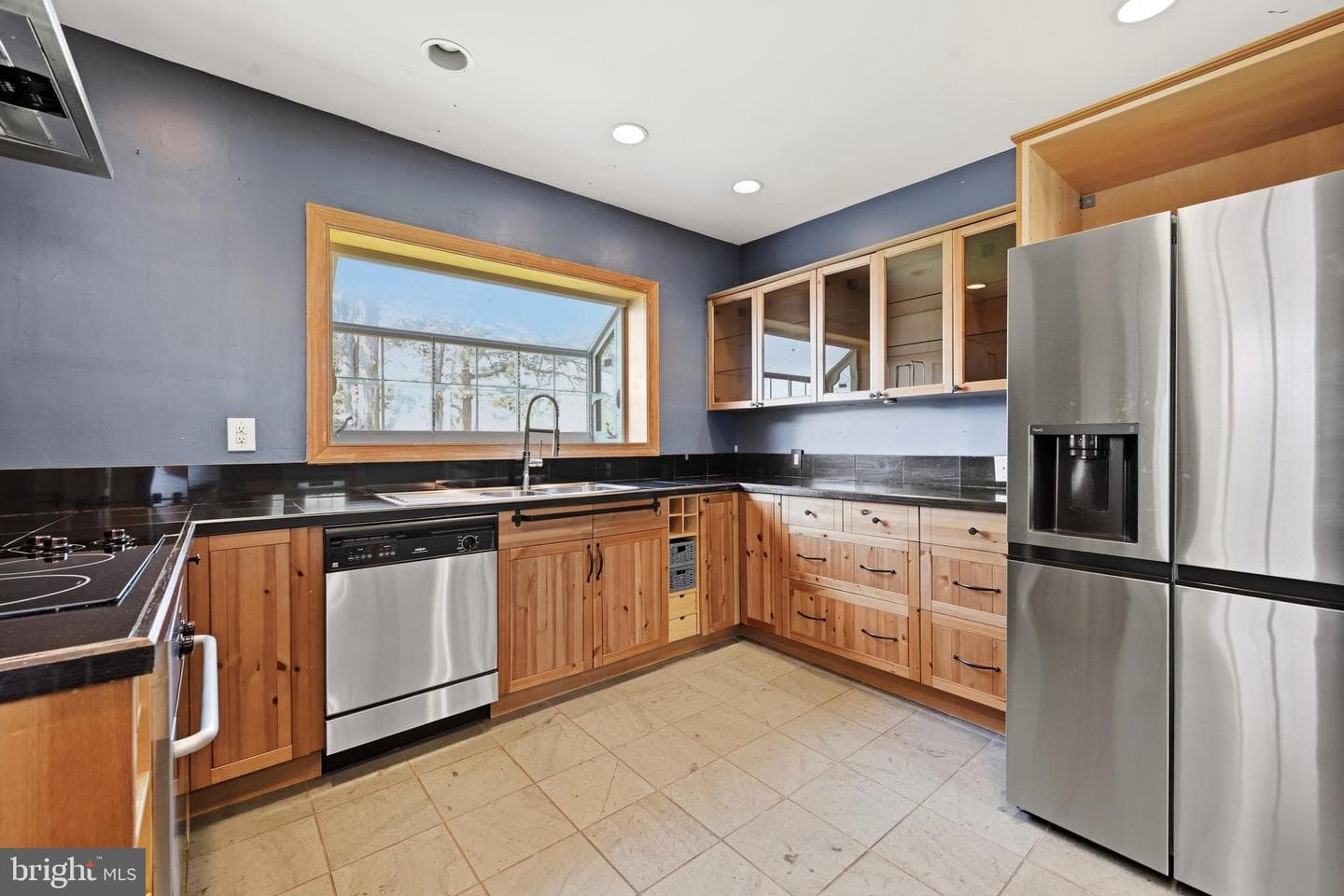 1019 Stirling Street photo 11