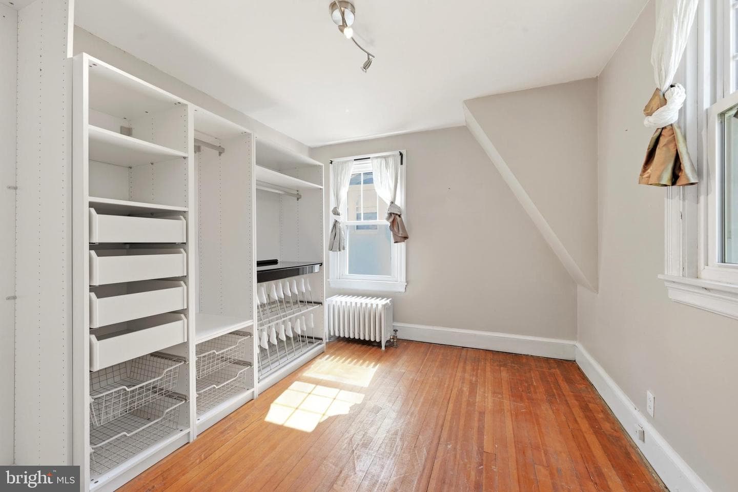 1019 Stirling Street photo 13