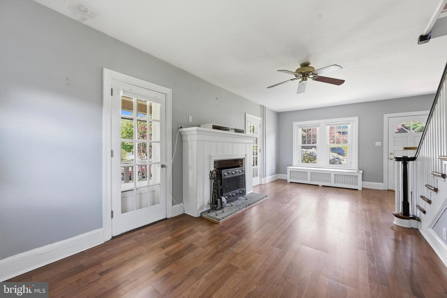 1019 Stirling Street photo 2