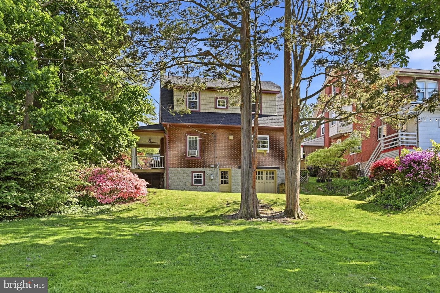 1019 Stirling Street photo 22