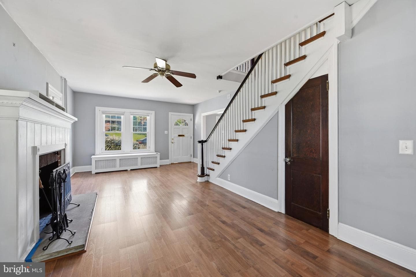 1019 Stirling Street photo 3