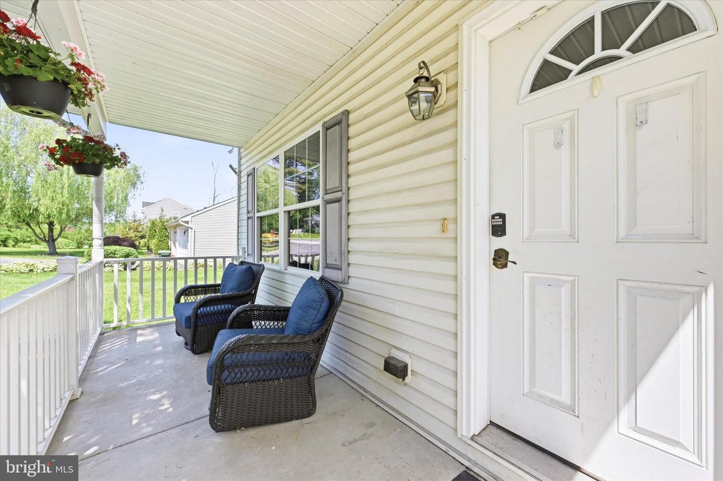 3815 Hazelwood Avenue photo 2