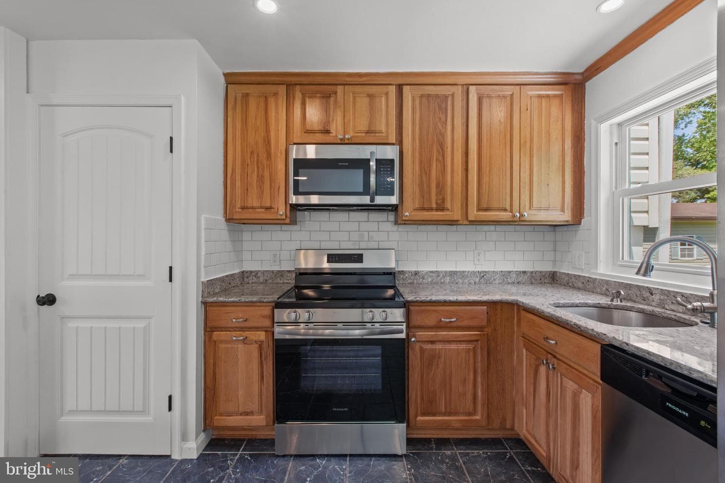 970 Kingsway Drive photo 22