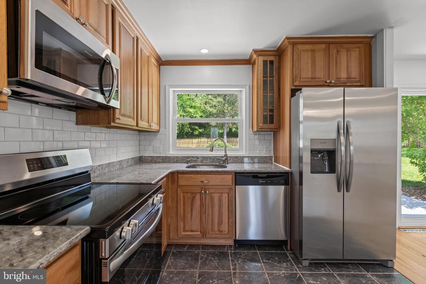 970 Kingsway Drive photo 26