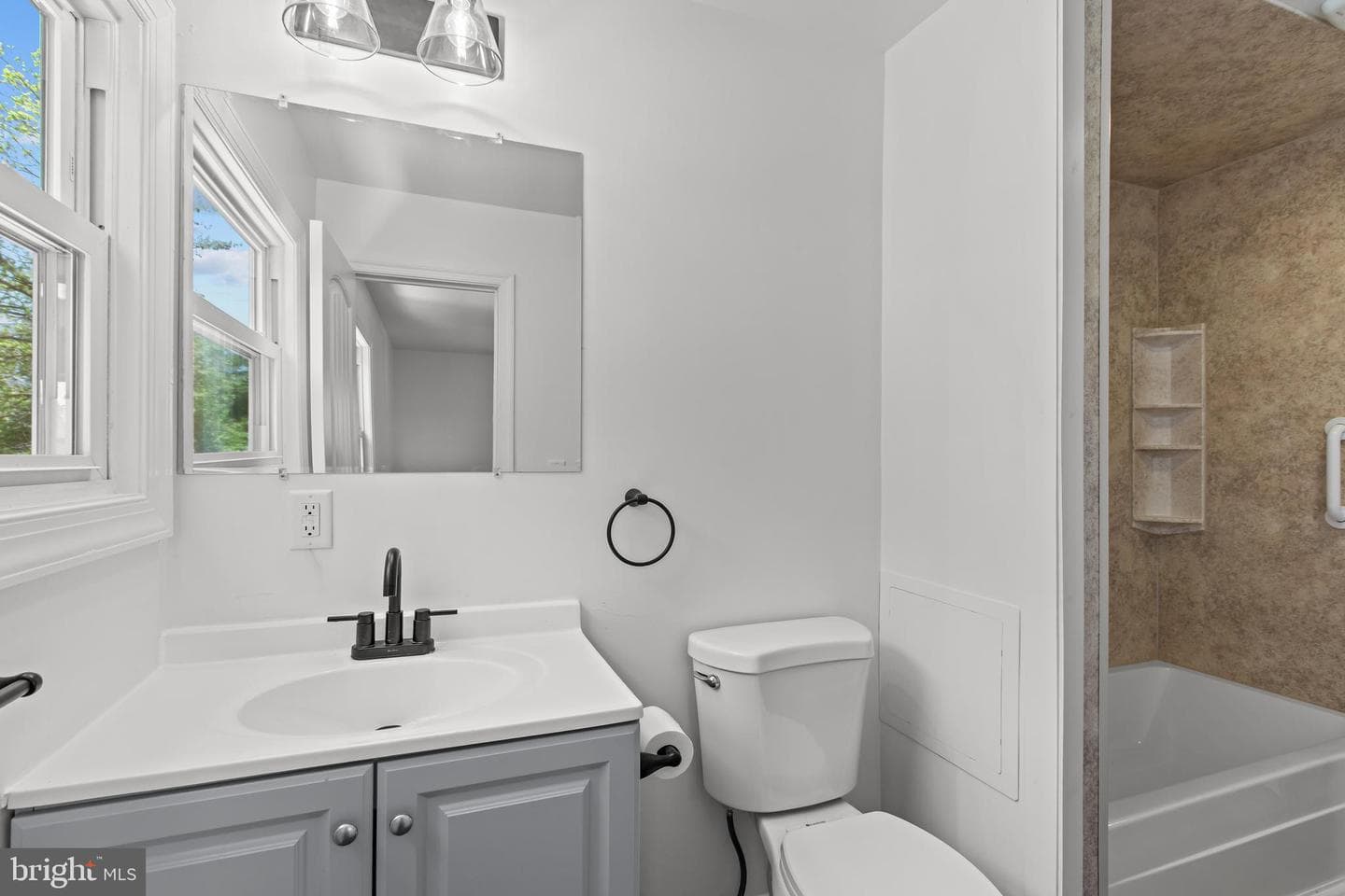 970 Kingsway Drive photo 30