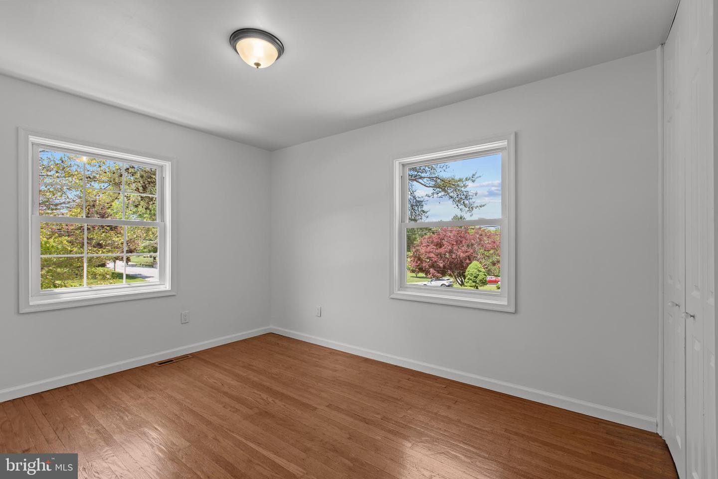 970 Kingsway Drive photo 36