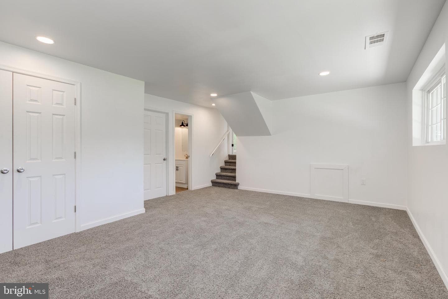 970 Kingsway Drive photo 39