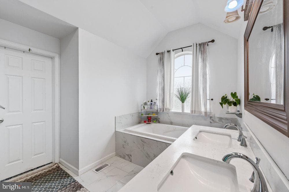 32 Meadow Lane photo 32