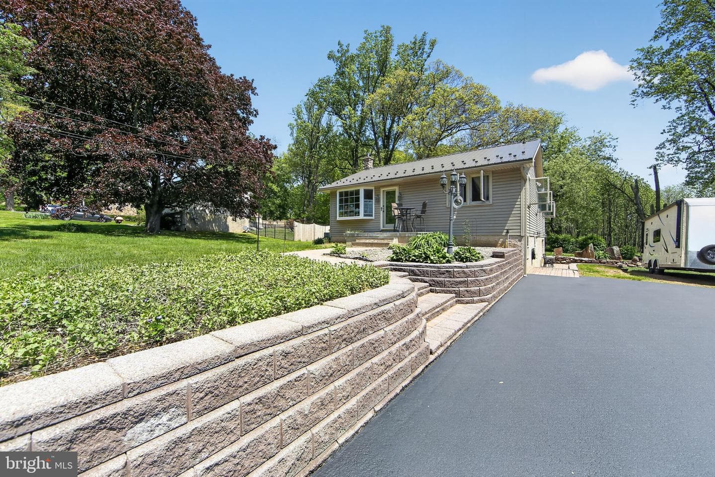 215 N Limestone Road photo 2