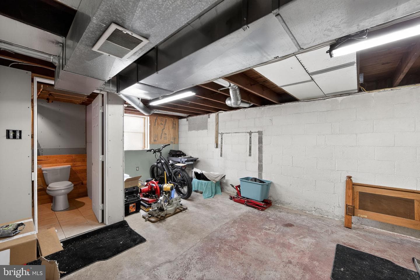215 N Limestone Road photo 32