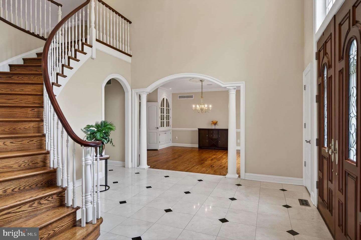 606 Longchamps Drive photo 4
