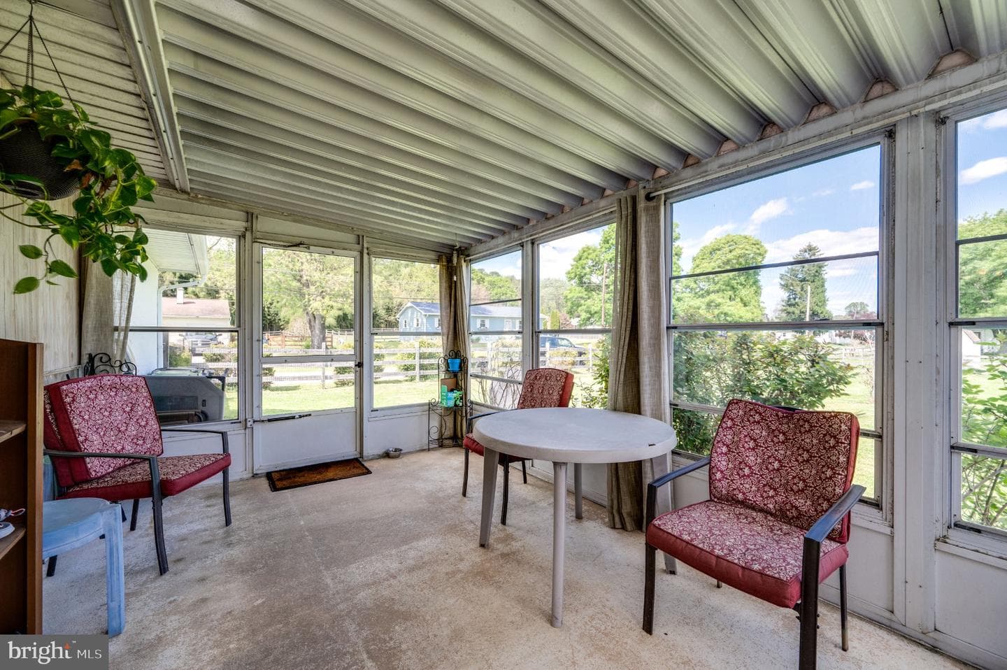 291 Watson Avenue photo 35