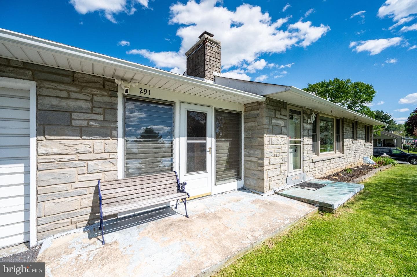 291 Watson Avenue photo 4
