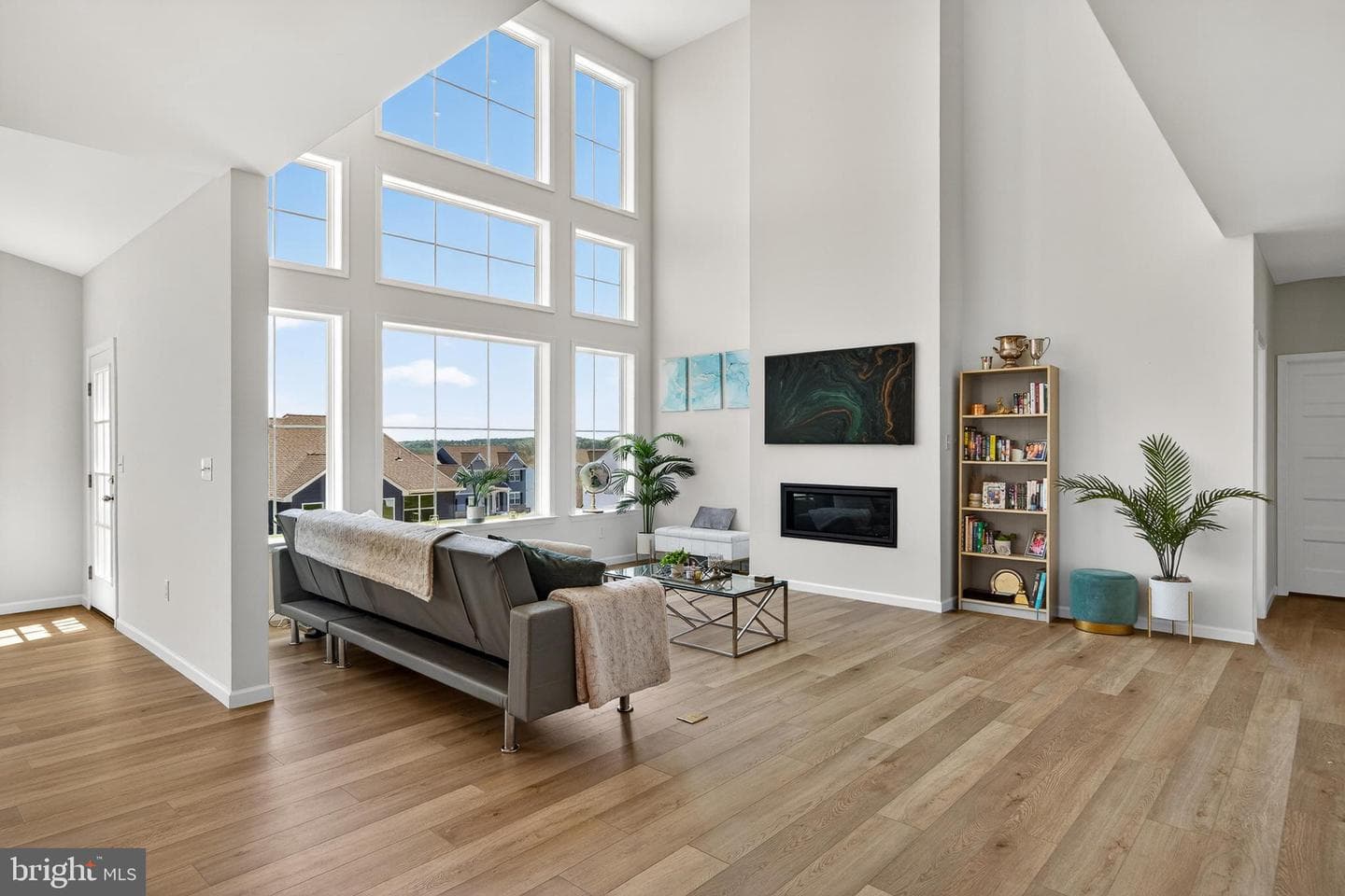 925 Marina Court photo 3