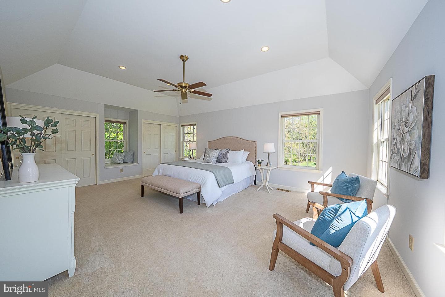 30 Spring Hill Lane photo 32
