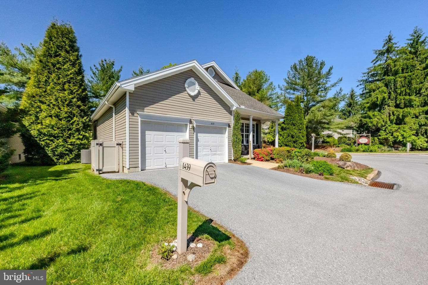 1439 Quaker Ridge #1439 photo 3