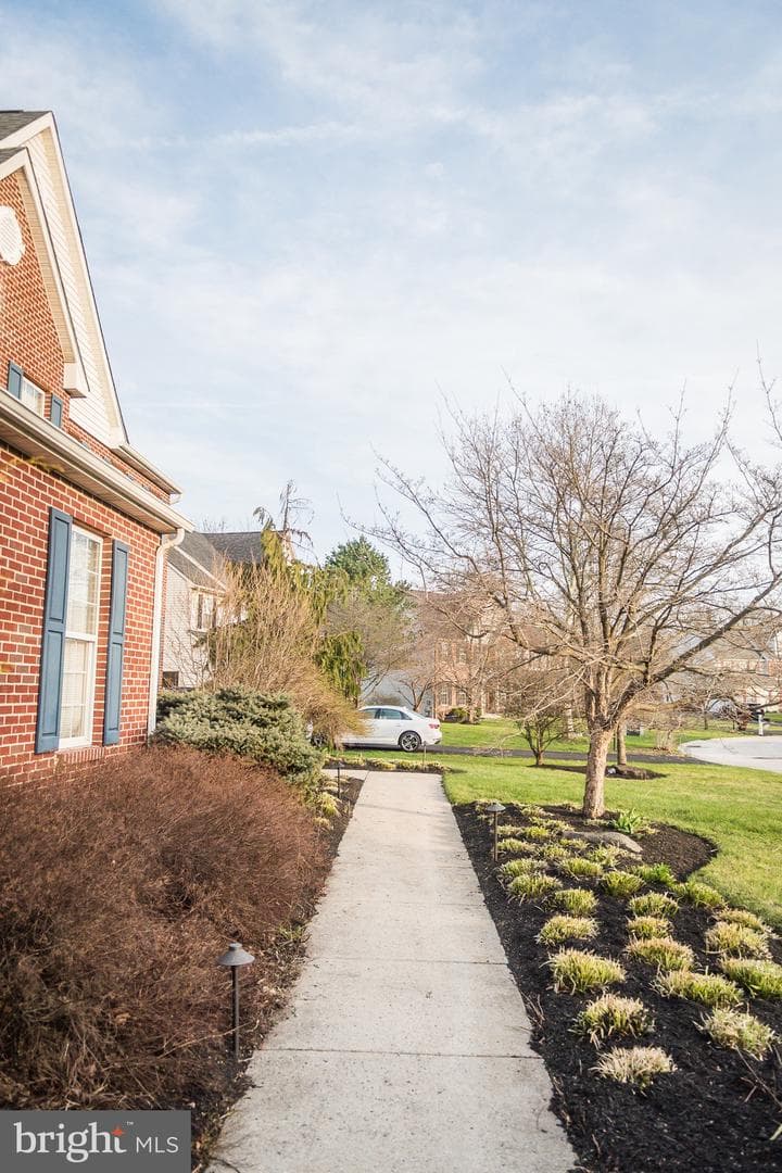 208 Belgian Drive photo 3