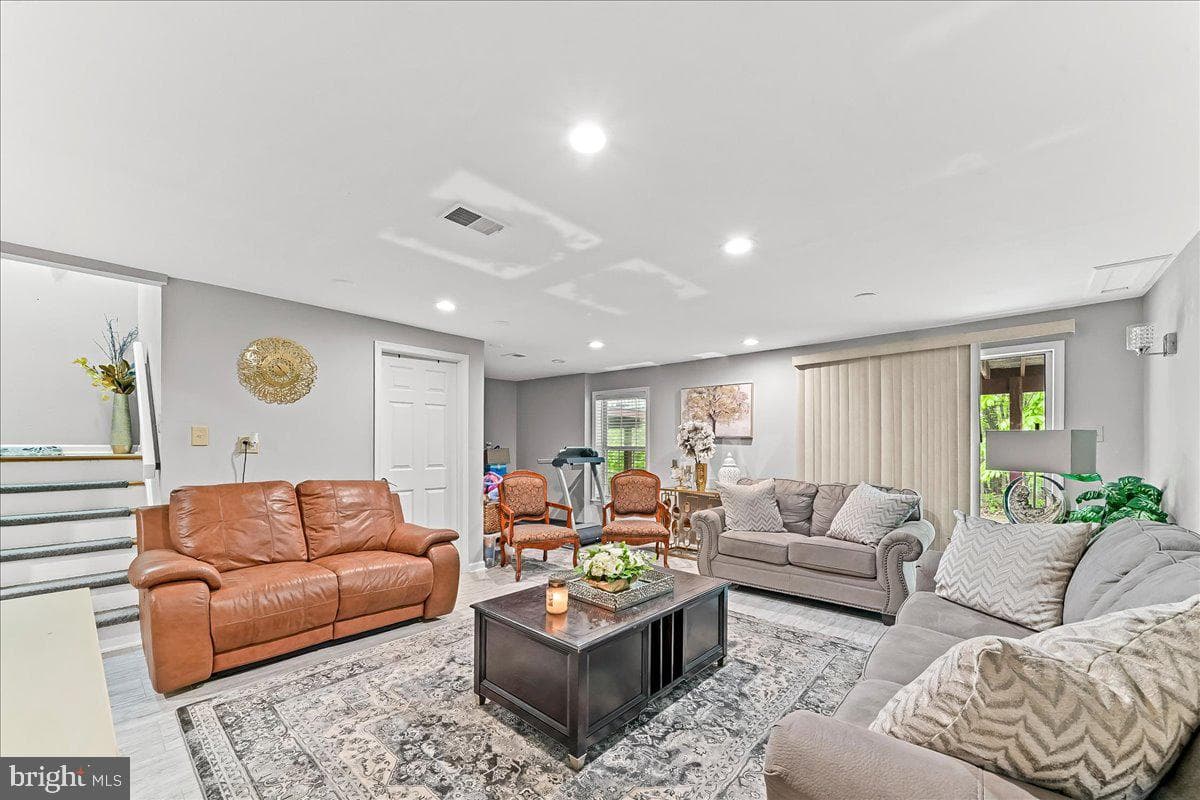 100 Stratford Court photo 27