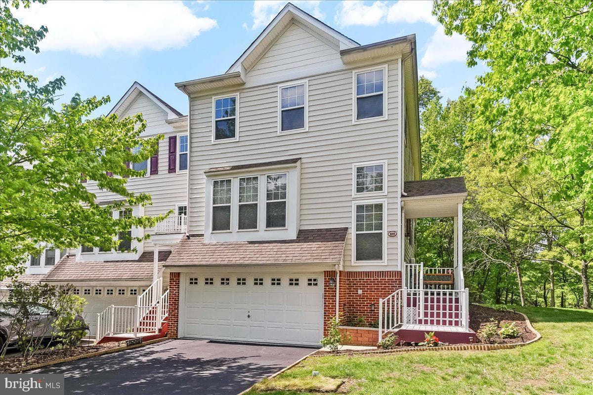 100 Stratford Court photo 34