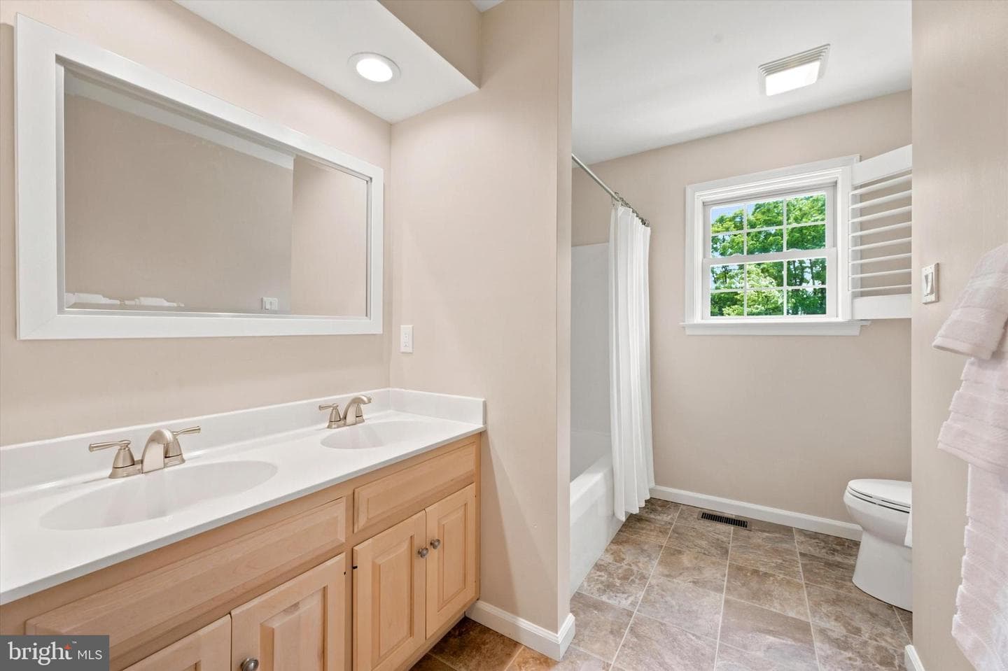 103 Raintree Lane photo 35