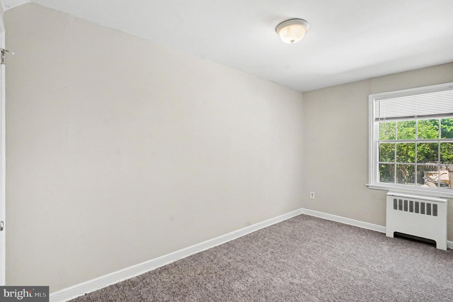 909 Woodlawn Avenue photo 16