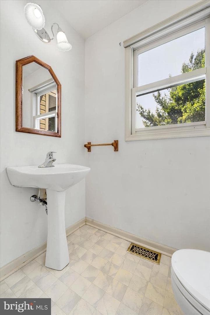 100 Noble Drive photo 16