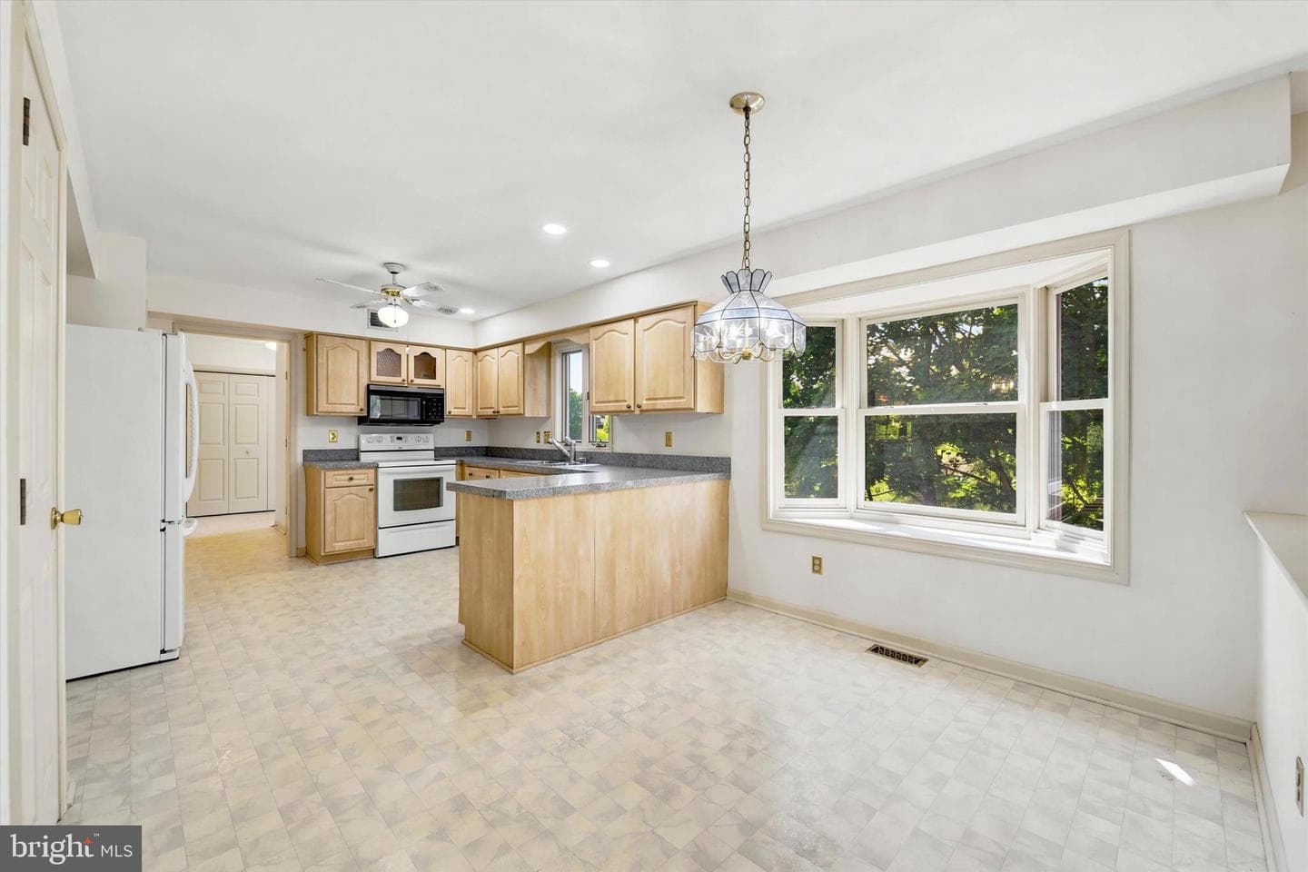 100 Noble Drive photo 5