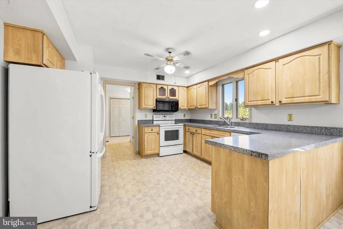 100 Noble Drive photo 7