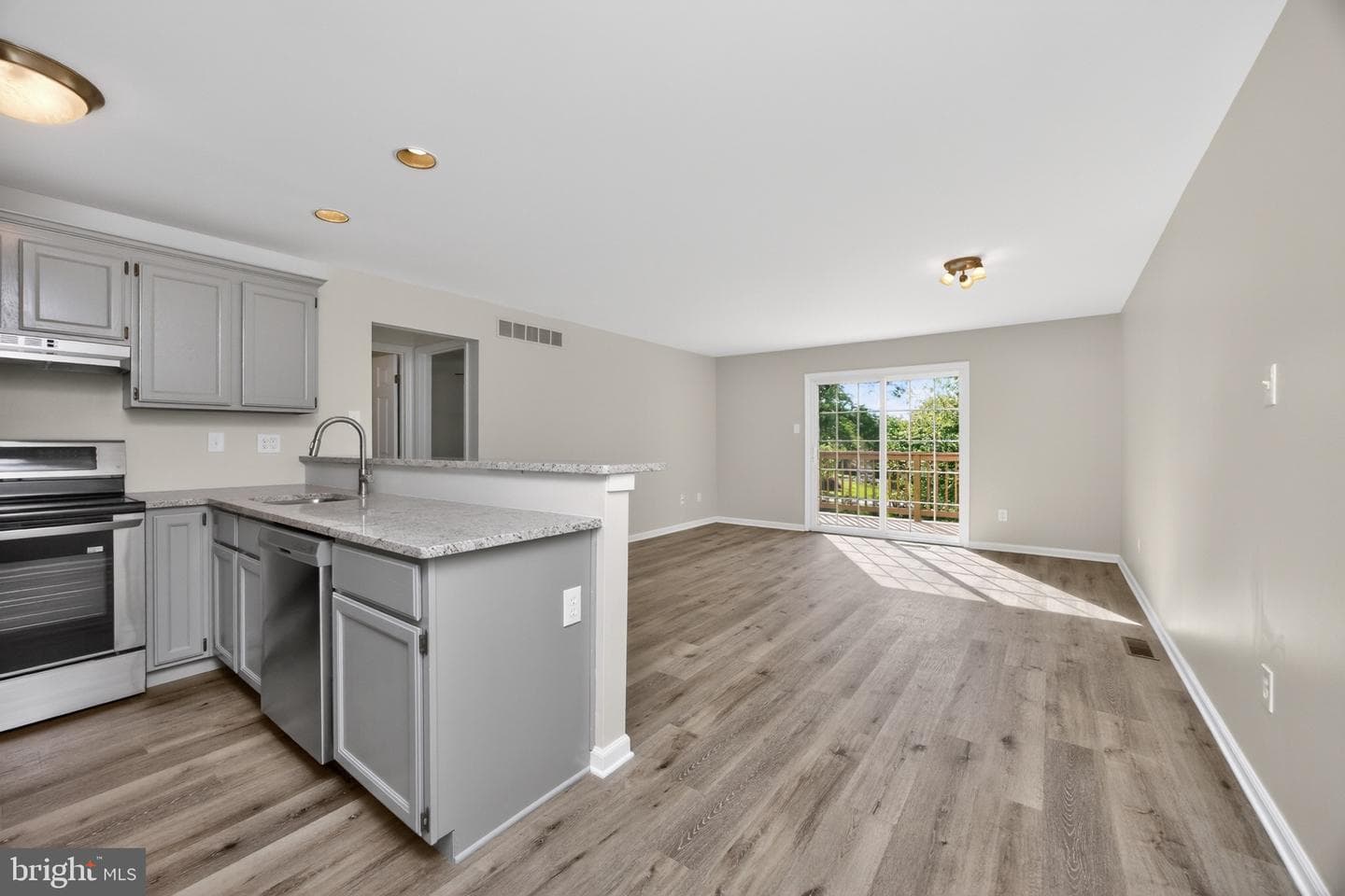 103 Fairfield Court photo 4