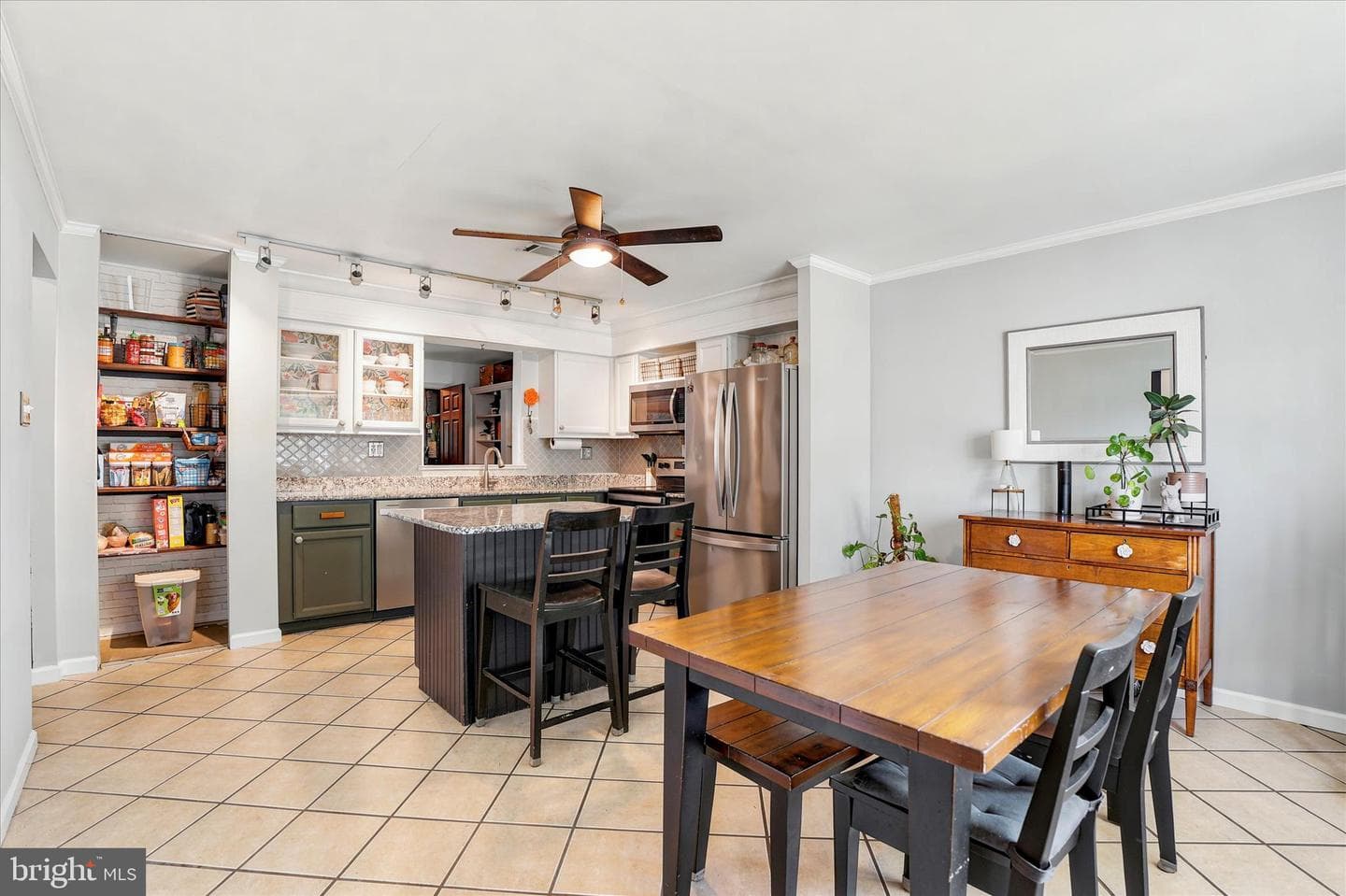 219 Towyn Court photo 4