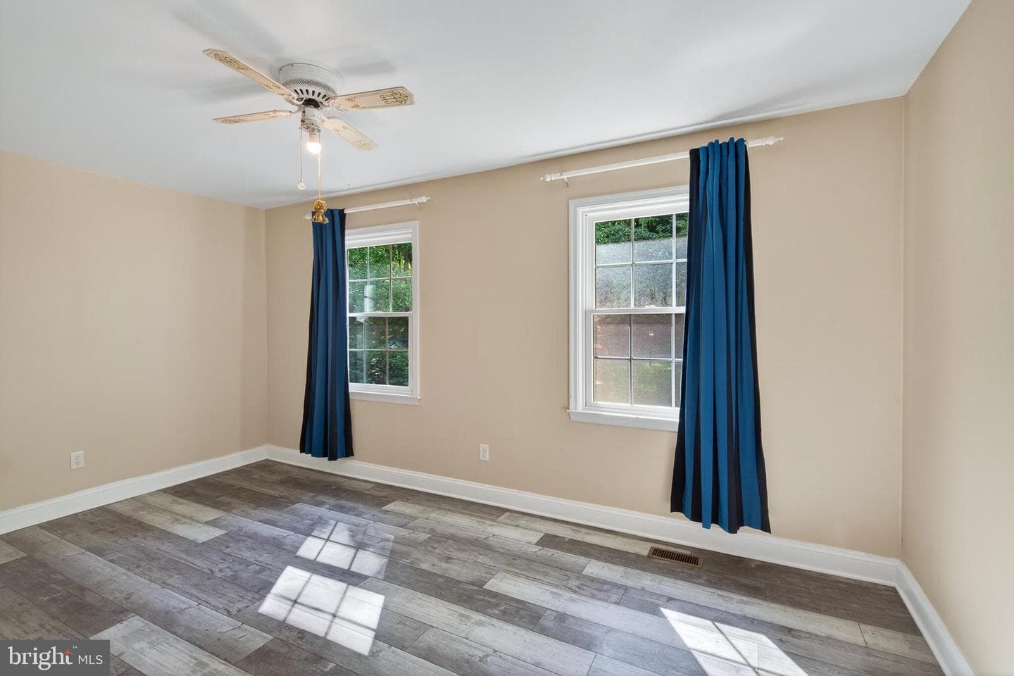 823 Nathan Hale Drive photo 45