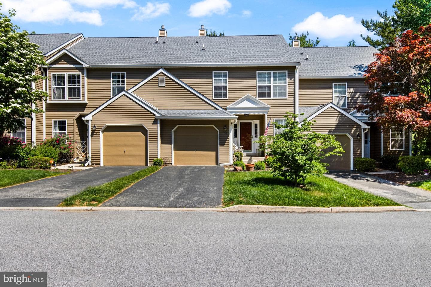 116 Weybridge Drive photo 2