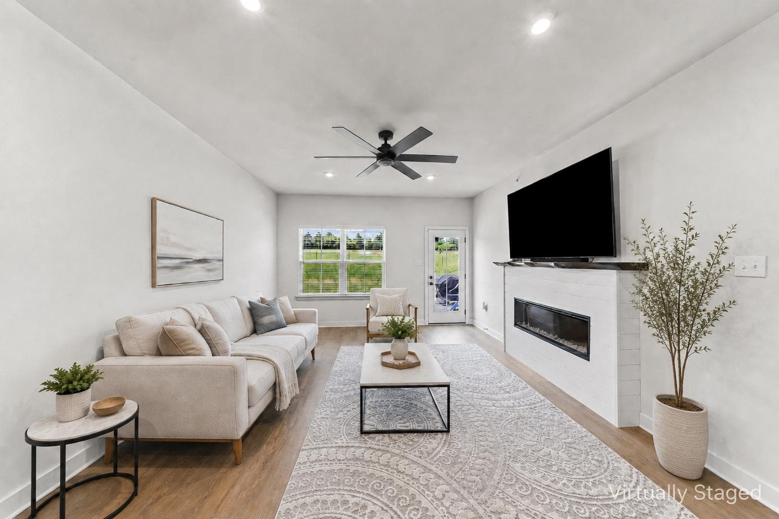 1623 Hydrangea Way photo 3