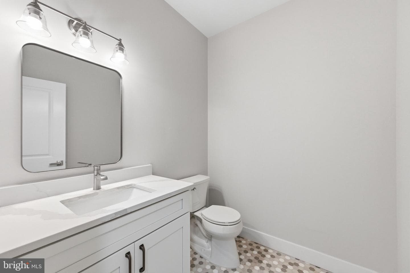 77 Spring Road photo 37