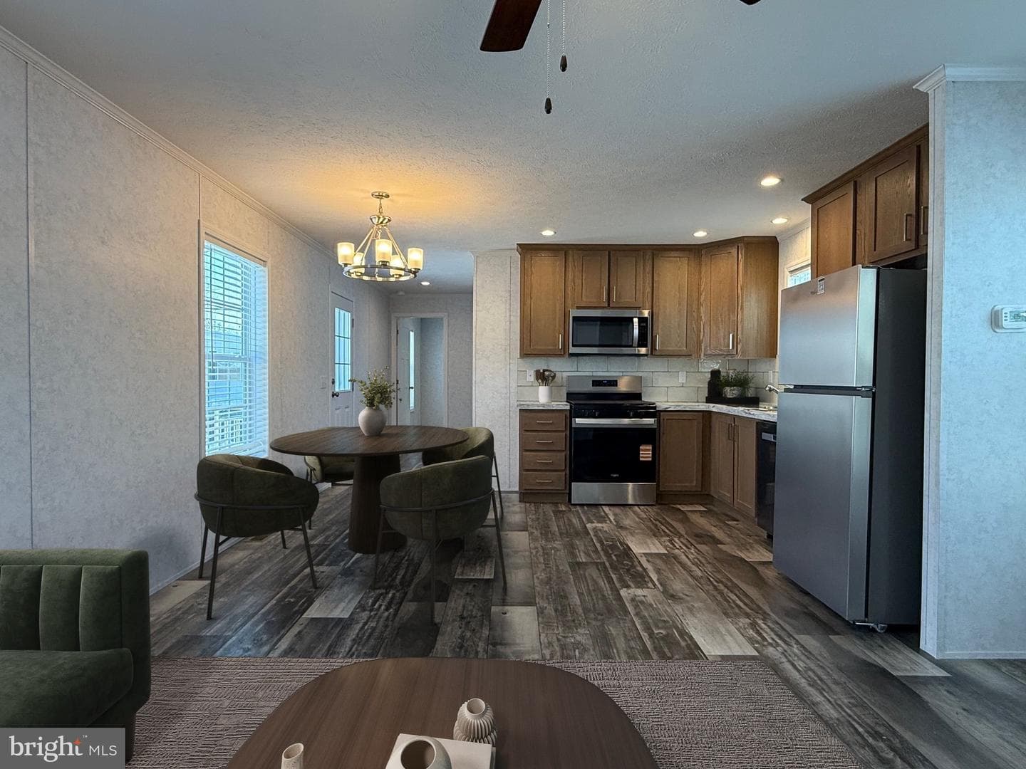 46 Mockingbird Lane photo 3