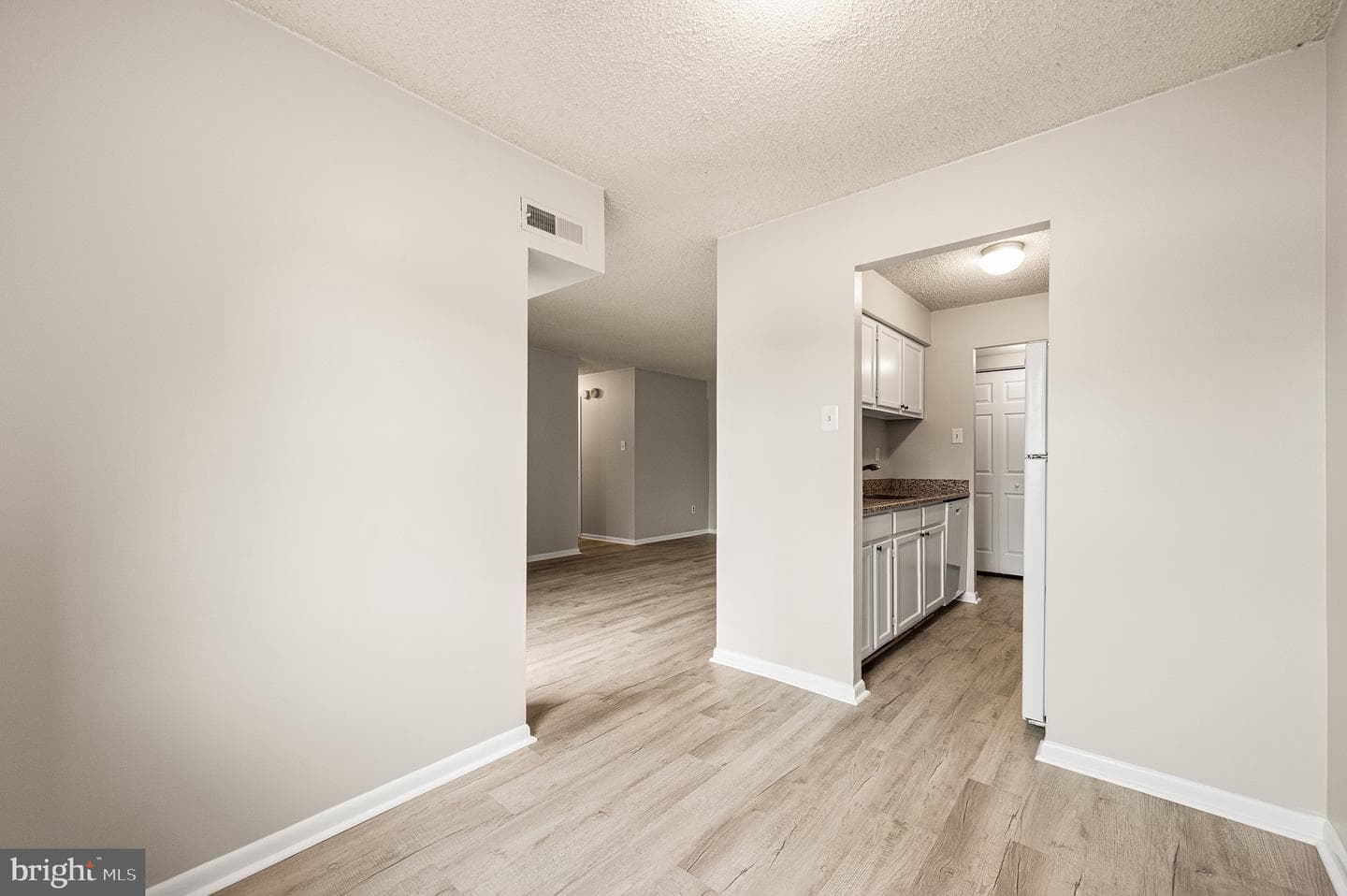 2410 Pond View Drive #2410 photo 10