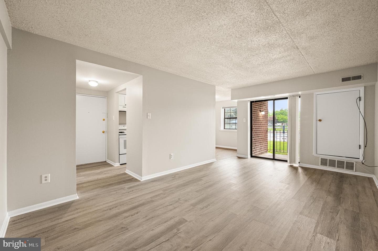 2410 Pond View Drive #2410 photo 11