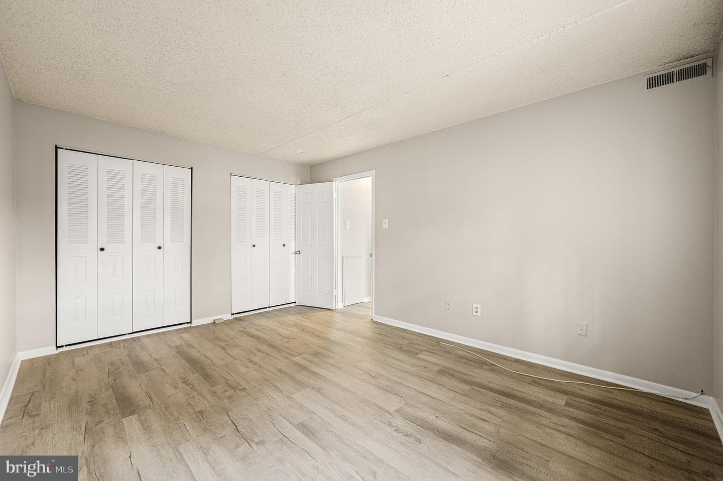 2410 Pond View Drive #2410 photo 25