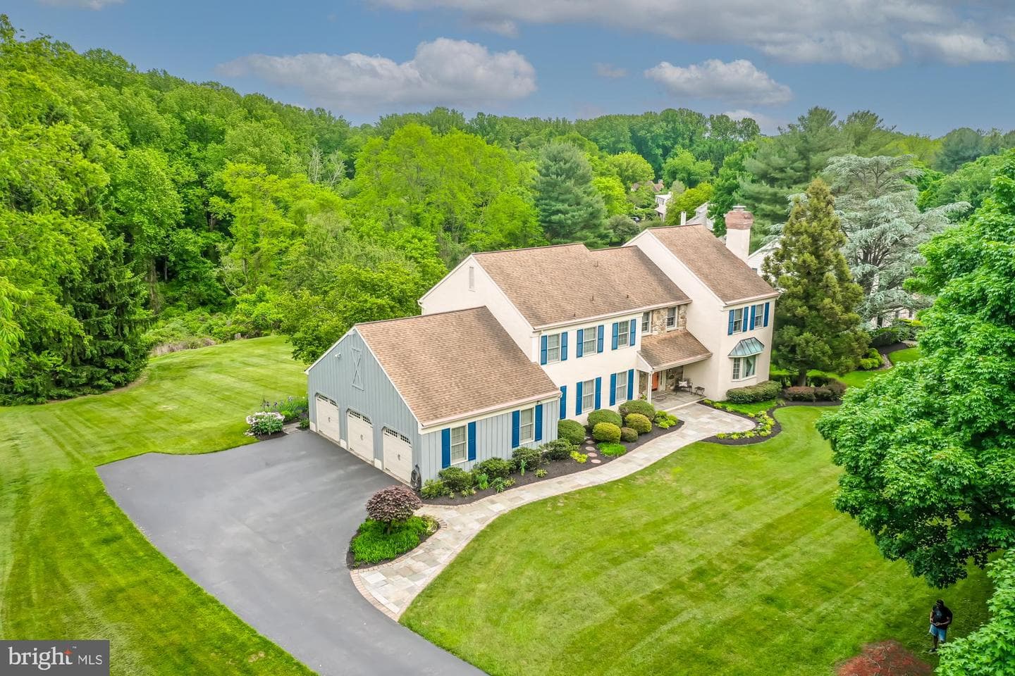 870 Silverwood Drive photo 3